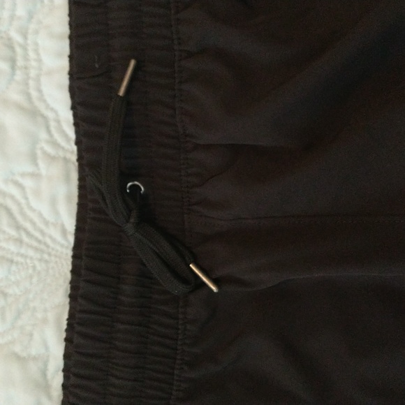 LIKE NEW Tek Gear Black Athletic Shorts size Medium - Picture 4 of 5